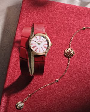 omega-de-ville-mini-tresor-quartz-26-mm-42858266004003-portrait-2-5207a7.jpg